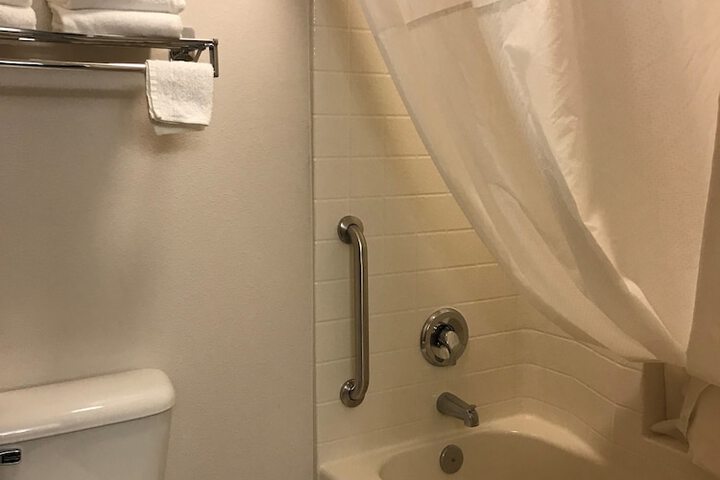 Days Inn & Suites by Wyndham Gresham