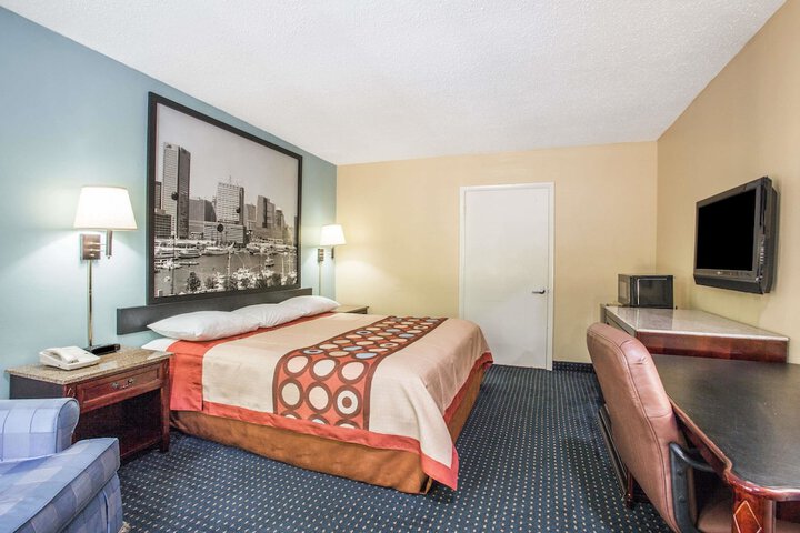 Room 9 of 15