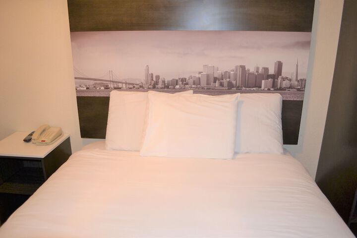 Room 26 of 37