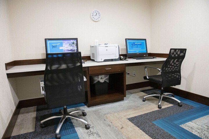 Business Center 36 of 37