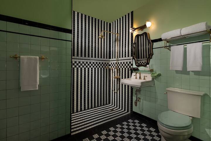 Lafayette Hotel & Club
