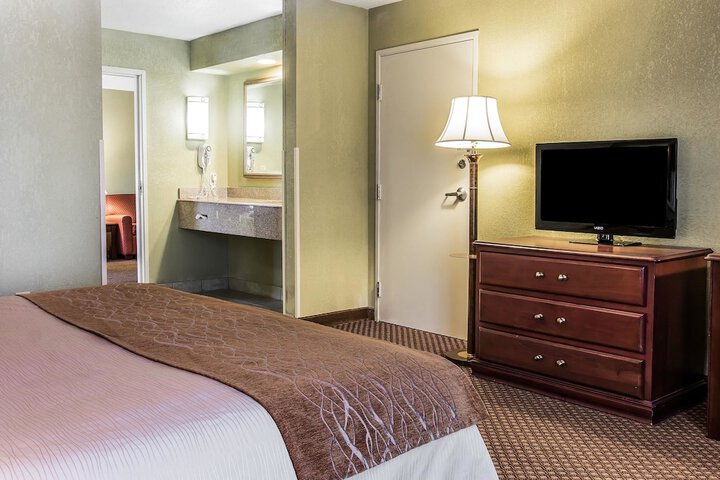 Room 11 of 36