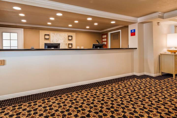 Lompoc Valley Inn and Suites
