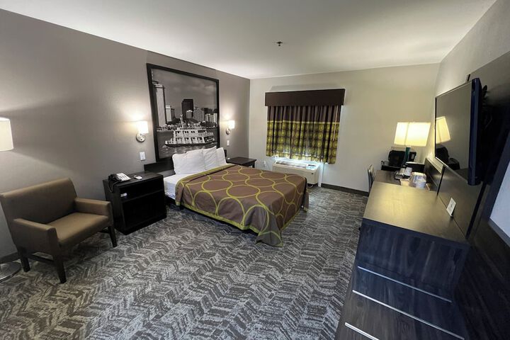 Super 8 by Wyndham Lake Charles / Sulphur