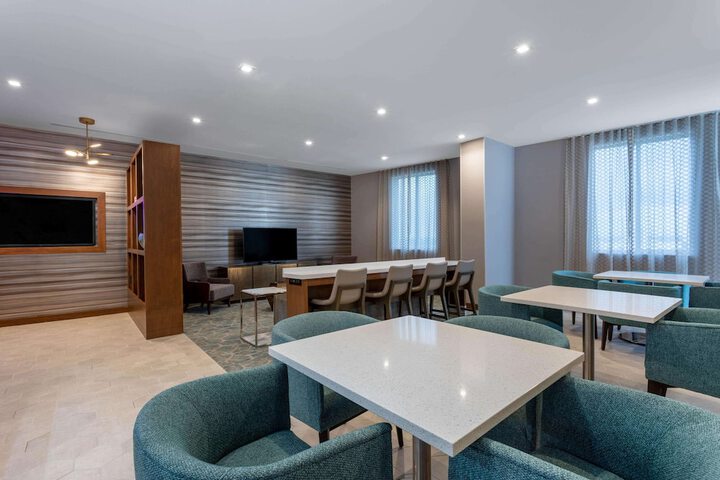 Lounge 59 of 63