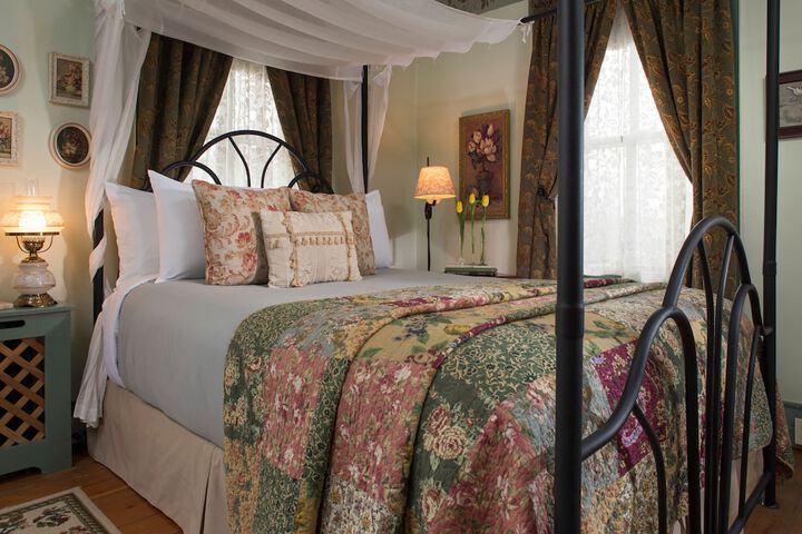 1825 Inn Bed and Breakfast