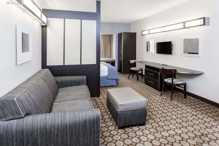 Room 9 of 25