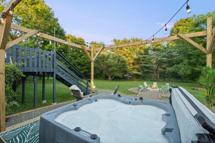 Near Ithaca!Hot Tub! LRG Home!Sleeps 12! Dogs ok!