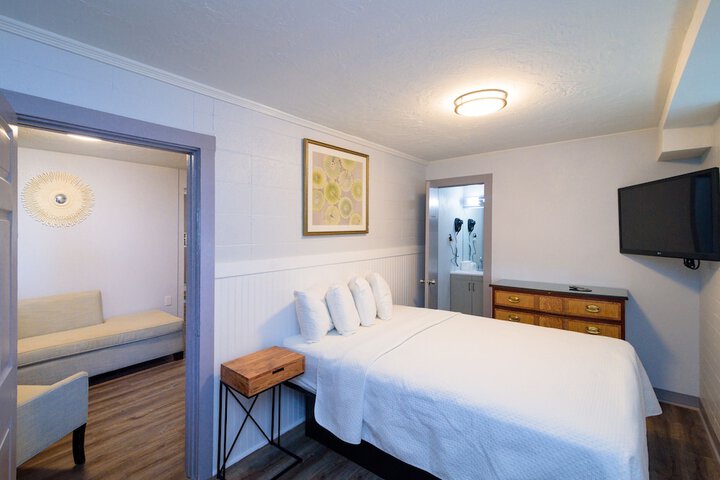 Room 28 of 73