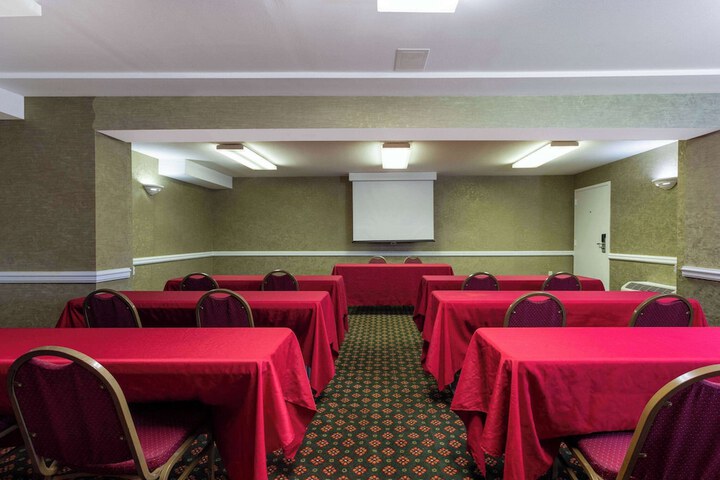 Ramada by Wyndham Altamonte Springs Near I-4