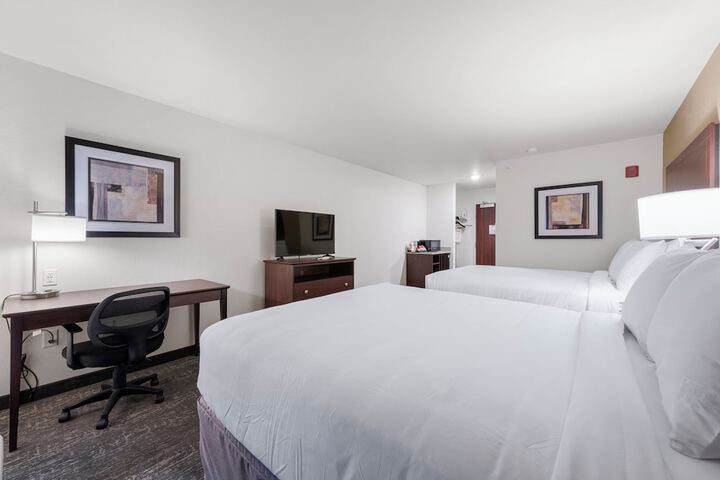Cobblestone Hotel & Suites - Urbana