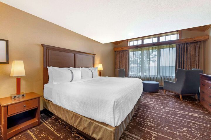 Best Western Premier The Lodge on Lake Detroit