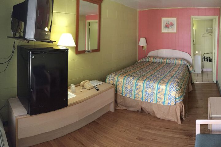 Room 13 of 38