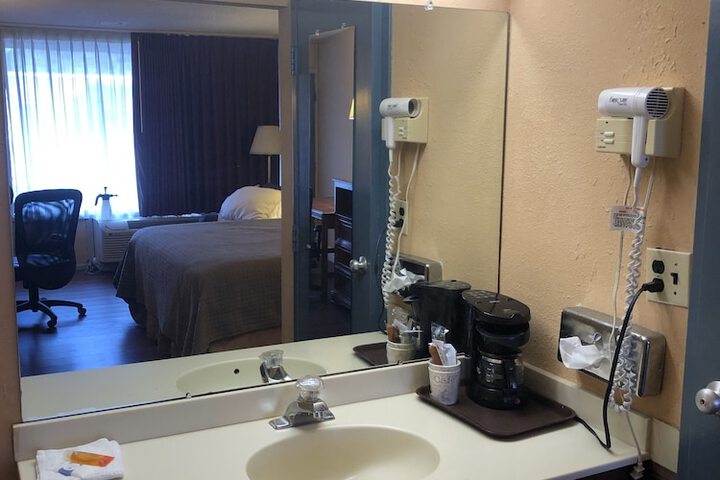 Room 6 of 11