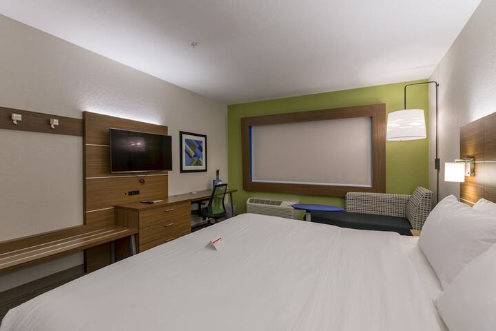 Holiday Inn Express and Suites San Marcos South by IHG