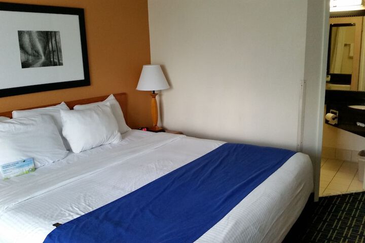 Room 10 of 35