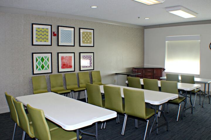 Holiday Inn Express & Suites Plainview by IHG
