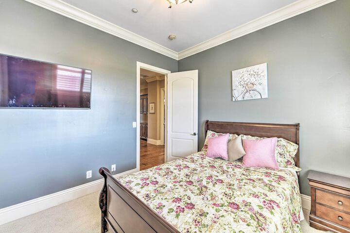 Near Wineries: Elk Grove Getaway w / Saltwater Pool
