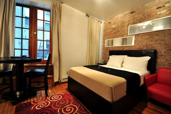 Room 32 of 43