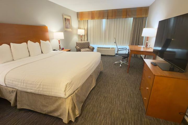 Best Western Plus Chicago Hillside