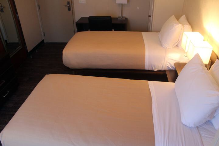 Room 5 of 10