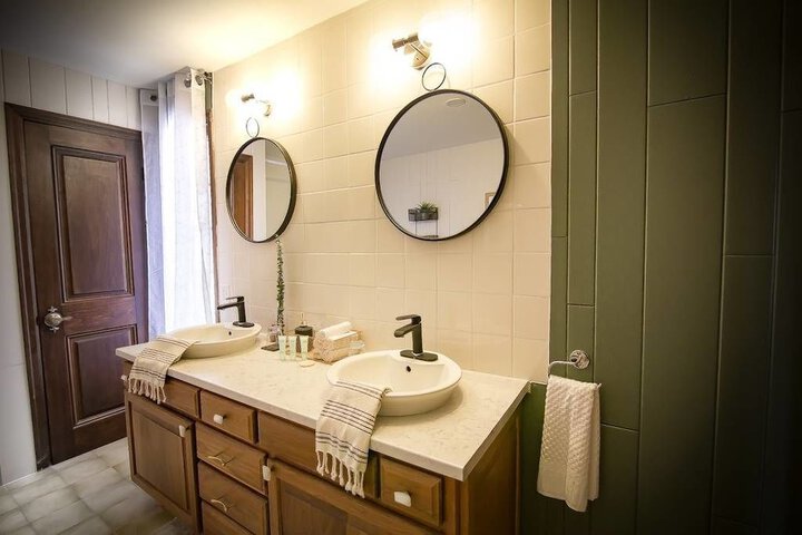 Room 33 of 37