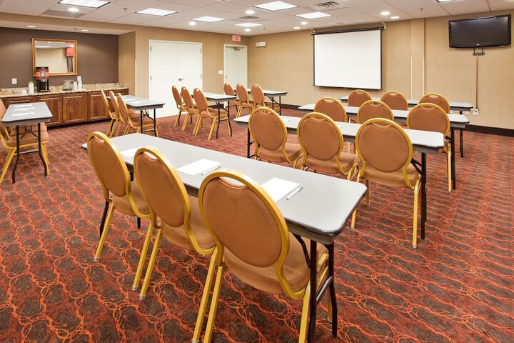 Hampton Inn & Suites Watertown