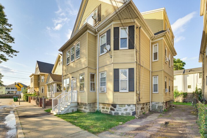 Medford Apartment Rental 5 Mi to Downtown Boston