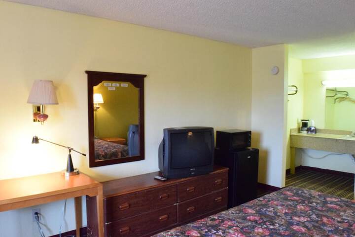 Room 32 of 46
