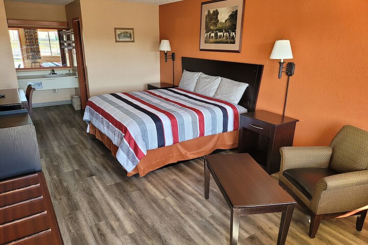 Room 28 of 43