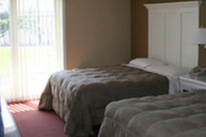Greshams Lake View Motel