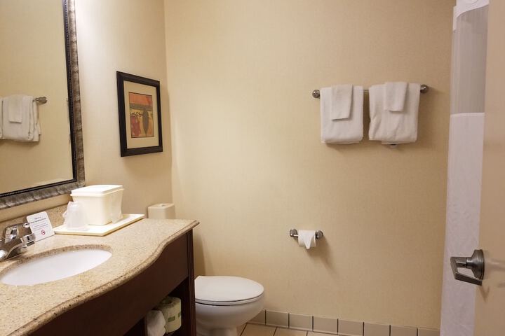 Quality Suites Paducah I-24