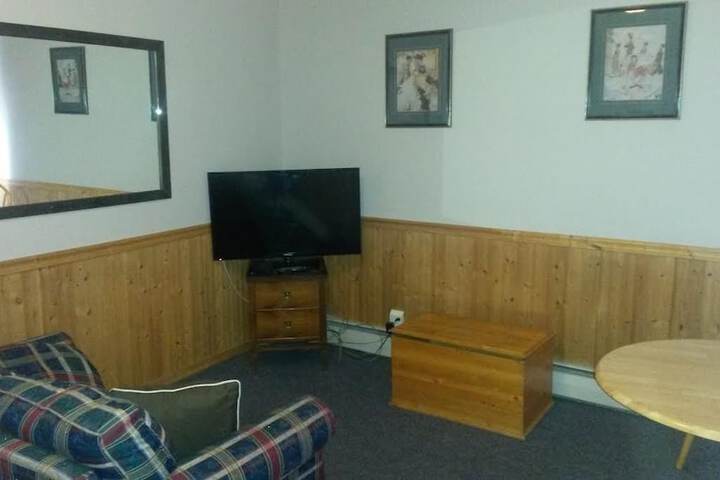 Room 27 of 33