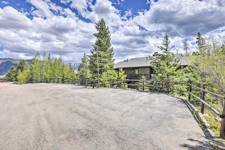 Grand Lake Condo w / Mountain Views: Walk to Lake!