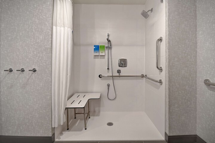Room 16 of 32
