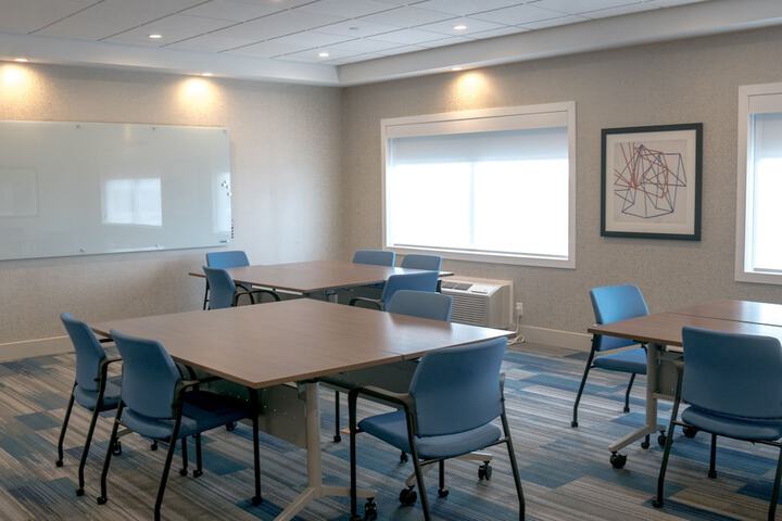 Holiday Inn Express & Suites Brandon by IHG
