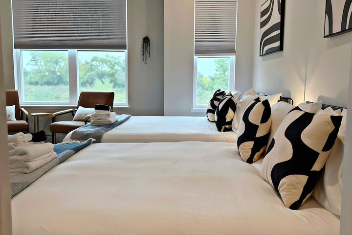 Modern 4BR with Parking - WV rep 4