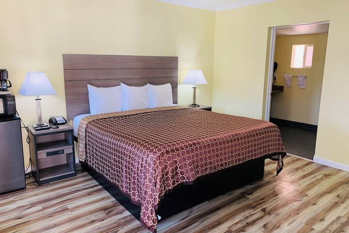 Room 7 of 13