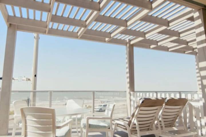 Gaidos Seaside Inn