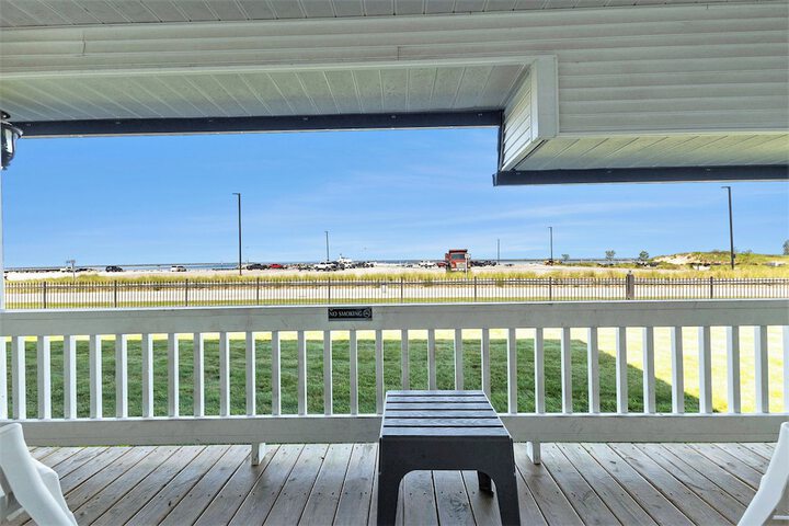Snyders Shoreline Inn