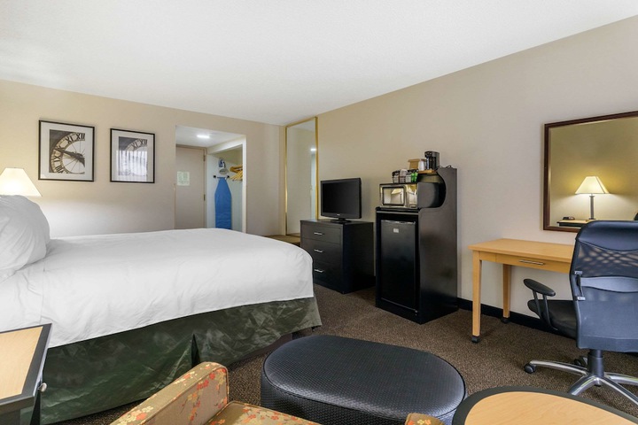 Room 13 of 27