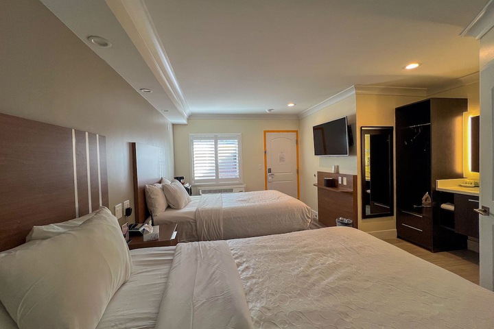 Room 11 of 20