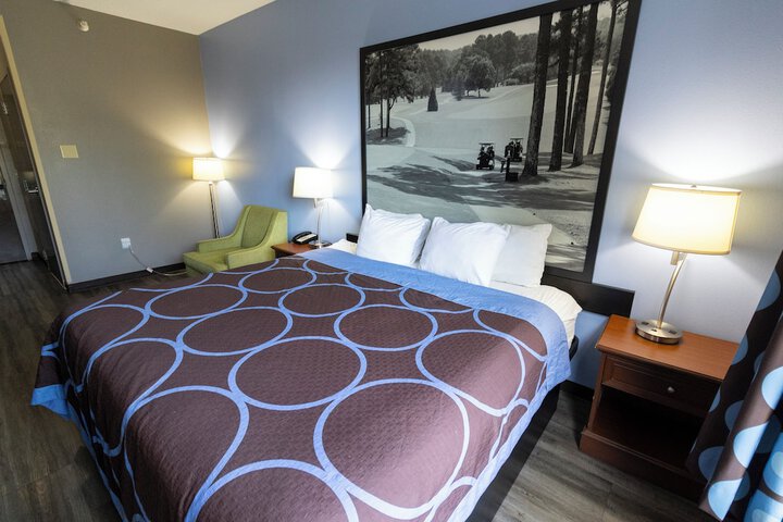 Super 8 by Wyndham Smithfield / Selma