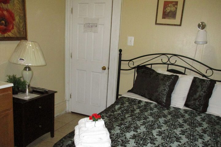 Room 16 of 38