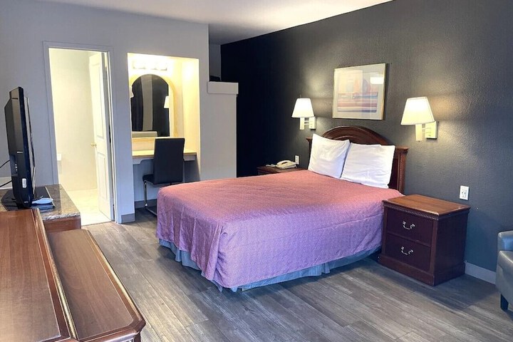 Room 21 of 34