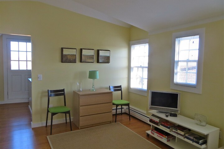 Room 5 of 18