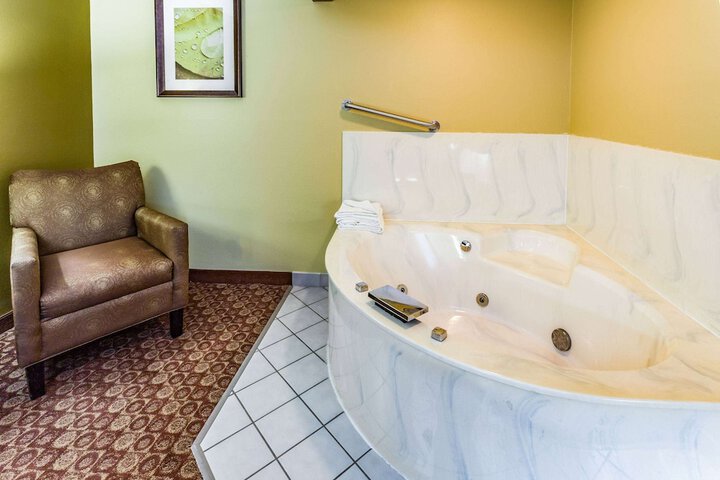 Hot Tub 22 of 24