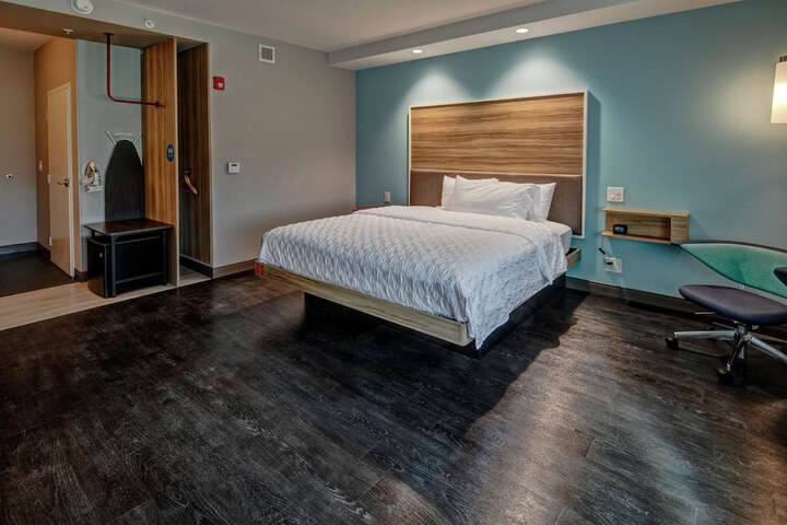 Room 12 of 20