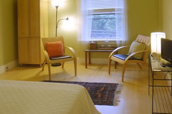 Room 4 of 10