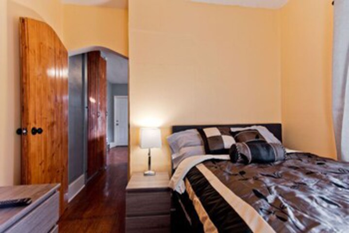 Amazing 5 Bedroom Downtown Ferndale House